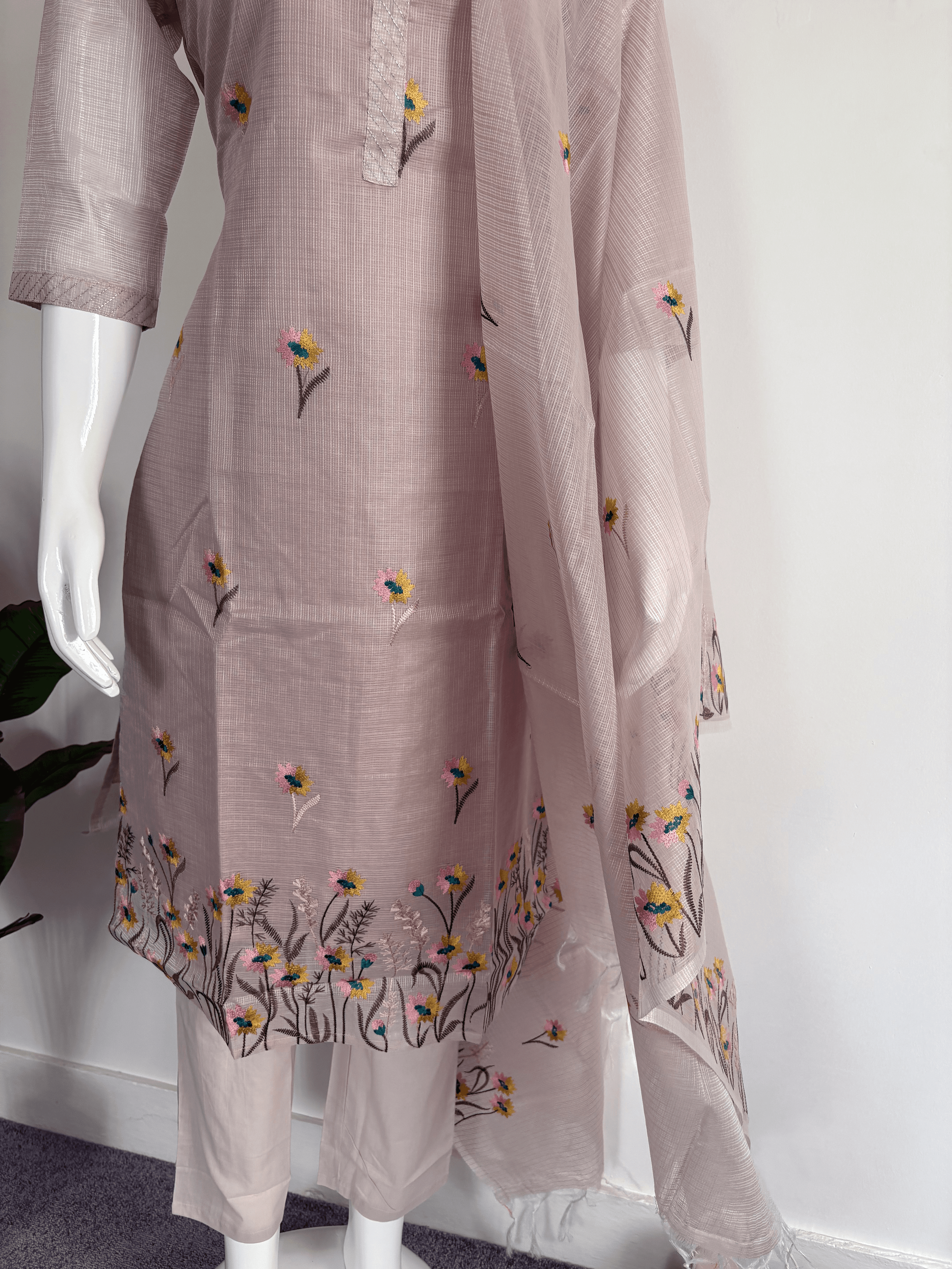Grey Kota Doria Floral Embroidered Kurta Set with Fully Embroidered Cotton Dupatta and Wide Bottom Pants
