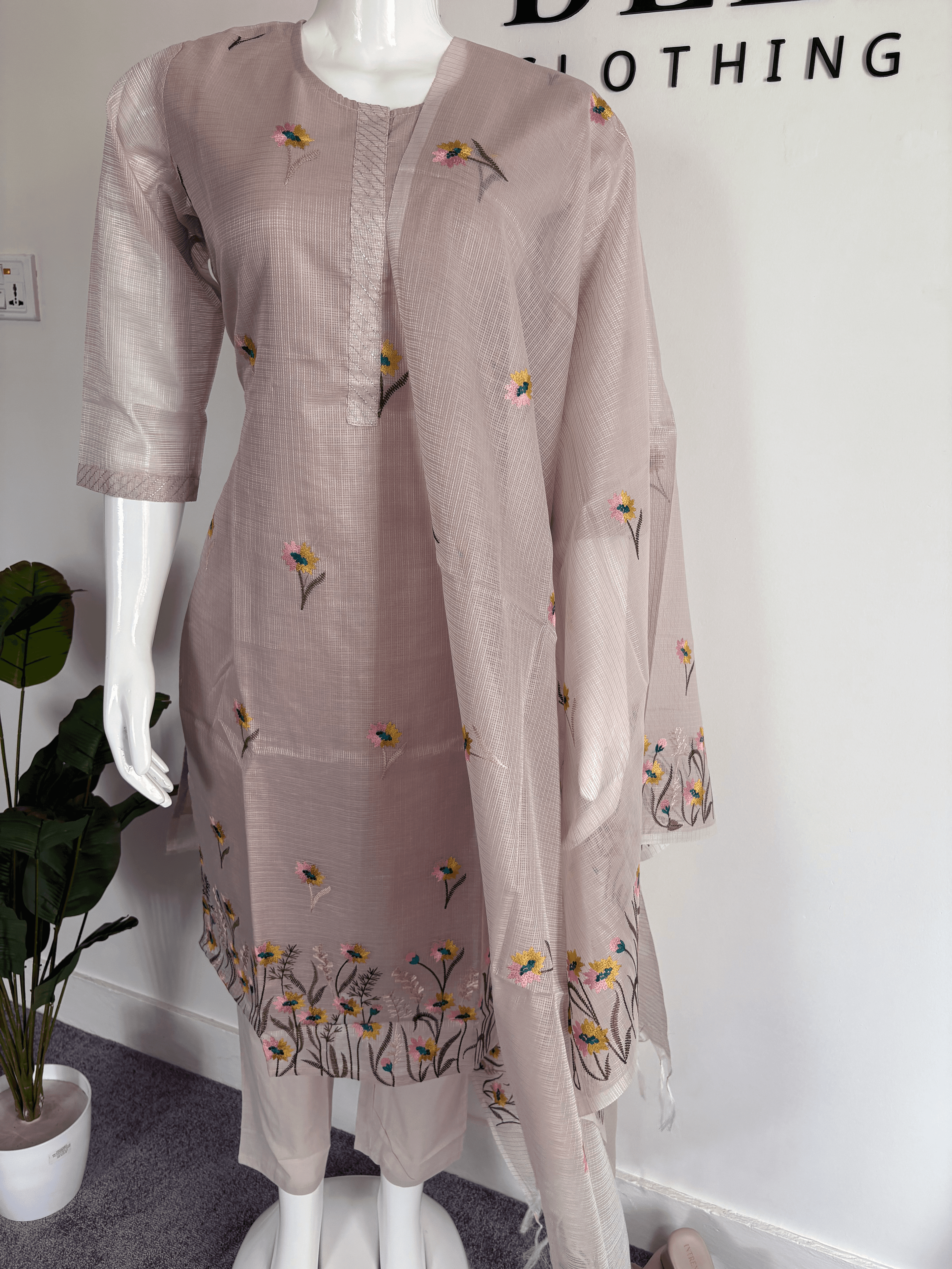 Grey Kota Doria Floral Embroidered Kurta Set with Fully Embroidered Cotton Dupatta and Wide Bottom Pants